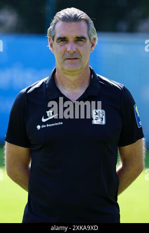 Fussball 3. Liga Offizieller Fototermin TSV 1860 München am 21.07.2024 auf dem Trainingsgelaende an der Gruenwalder Straße in München Torwarttrainer Harald Huber Foto: Revierfoto Stockfoto