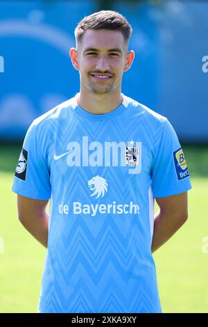 Fussball 3. Liga Offizieller Fototermin TSV 1860 München am 21.07.2024 auf dem Trainingsgelaende an der Gruenwalder Straße in München Julian Guttau (München) Foto: Revierfoto Stockfoto