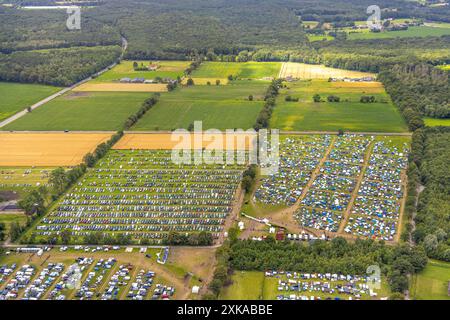 Luftbild, Ruhrpott-Rodeo 2024 Musikevent am Flugplatz Schwarze Heide, Parkplätze und Zeltplatz, Wiesen und Felder, Kirchhellen-Nord-West, Bottrop, Ruhrgebiet, Nordrhein-Westfalen, Deutschland ACHTUNGxMINDESTHONORARx60xEURO *** Luftansicht, Ruhrpott Rodeo 2024 Musikveranstaltung am Flugplatz Schwarze Heide, Parkplätze und Campingplatz, Wiesen und Felder, Kirchhellen Nordwest, Bottrop, Ruhrgebiet, Nordrhein-Westfalen, Deutschland ACHTUNGxMINDESTHONORARx60xEURO Stockfoto