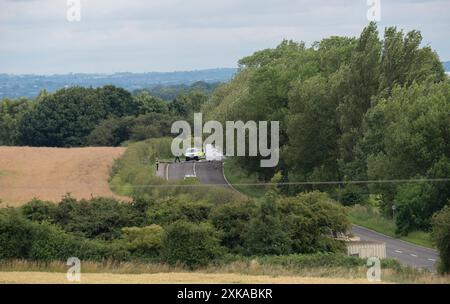 Die Szene auf der A61 in Wakefield, nach einer Kollision zwischen einem Auto und einem Motorrad am Sonntagnachmittag, bei der vier Erwachsene und zwei Kinder starben. Der Unfall zwischen einem Ford Focus und dem Motorrad ereignete sich auf der A61 zwischen Staincross, Barnsley und Newmillerdam, Wakefield. Bilddatum: Montag, 22. Juli 2024. Stockfoto