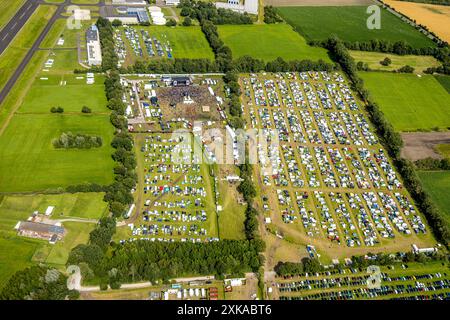 Luftbild, Ruhrpott-Rodeo 2024 Musikevent am Flugplatz Schwarze Heide, Bühne und Wohnmobil Stellplatz, Kirchhellen-Nord-West, Bottrop, Ruhrgebiet, Nordrhein-Westfalen, Deutschland ACHTUNGxMINDESTHONORARx60xEURO *** Luftansicht, Ruhrpott Rodeo 2024 Musikevent auf dem Flugplatz Schwarze Heide, Bühnen- und Wohnmobilstellplatz, Kirchhellen Nordwest, Bottrop, Ruhrgebiet, Nordrhein-Westfalen, Deutschland ATTENTIONxMINDESTHONORARx60xEURO Stockfoto