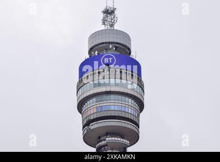 London, England, Großbritannien. Juli 2024. Allgemeine Ansicht des BT Tower, da das Telekommunikationsunternehmen wegen eines Netzfehlers im Juni 2023 mit einer Geldstrafe von mehr als 17 Millionen Pfund belegt wird, was dazu führte, dass 14.000 Notrufe verpasst wurden. (Kreditbild: © Vuk Valcic/ZUMA Press Wire) NUR REDAKTIONELLE VERWENDUNG! Nicht für kommerzielle ZWECKE! Quelle: ZUMA Press, Inc./Alamy Live News Stockfoto