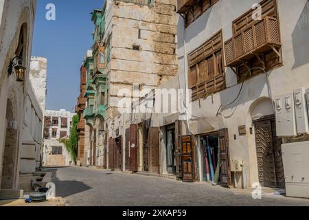 Die engen Gassen in Al-Balad - das historische Dschidda, der alte Teil der Stadt in Saudi-Arabien, mit wunderschöner Architektur. Stockfoto