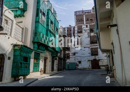 Die engen Gassen in Al-Balad - das historische Dschidda, der alte Teil der Stadt in Saudi-Arabien, mit wunderschöner Architektur. Stockfoto