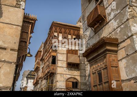 Al-Balad, eine historische Altstadt von Dschidda, bekannt für ihre wunderschöne Architektur und Holzfenster, UNESCO-Stätte in Saudi-Arabien. Stockfoto