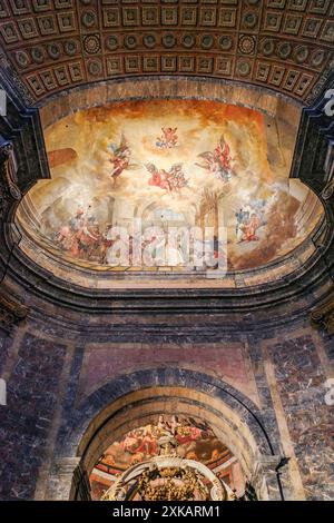 Girona, Spanien - 18. Juli 2024: Basilika de Sant Feliu Decke in der Kapelle Saint Narcissus de Girona Stockfoto