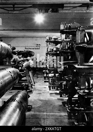 Torpedos in einem Versorgungsbunker einer deutschen Schnellbootflottille. Foto: Schwarz. [Automatisierte Übersetzung] Stockfoto