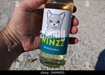 Winzz Weinschorle aus Albaching, einer Gemeinde im oberbayerischen Landkreis Rosenheim *** Winzz Weinschorle aus Albaching, einer Gemeinde im oberbayerischen Landkreis Rosenheim Stockfoto