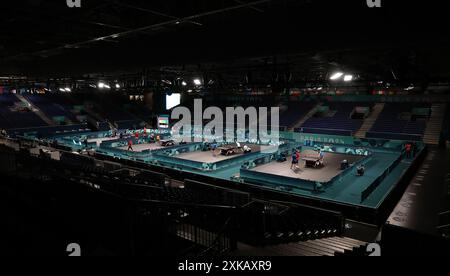 Paris, Frankreich. Juli 2024. Die chinesische Tischtennisnationalmannschaft nimmt am 22. Juli 2024 an einem Training für Paris 2024 in der South Paris Arena, Paris, Frankreich Teil. Quelle: Wang Dongzhen/Xinhua/Alamy Live News Stockfoto