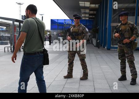 Paris, Frankreich. Juli 2024. Sicherheitspersonal patrouillierte am 19. Juli 2024 auf dem Flughafen Paris-Orly in Paris. (Foto: Lionel Urman/SIPA USA) Credit: SIPA USA/Alamy Live News Stockfoto