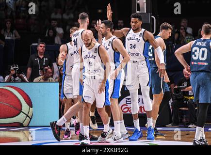 Griechische Basketballmannschaft: Giannis Antetokounmpo, Nick Calathes, Georgios Papagiannis. FIBA Olympisches Qualifikationsturnier. Piräus 2024. Stockfoto