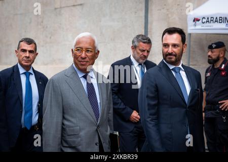 Rom, Rm, Italien. Juli 2024. ANTONIO LUIS SANTOS da COSTA (zweiter von links) erreicht den Palazzo Chigi für sein Treffen mit Giorgia Meloni, der italienischen Premierministerin. (Kreditbild: © Marco Di Gianvito/ZUMA Press Wire) NUR REDAKTIONELLE VERWENDUNG! Nicht für kommerzielle ZWECKE! Quelle: ZUMA Press, Inc./Alamy Live News Stockfoto