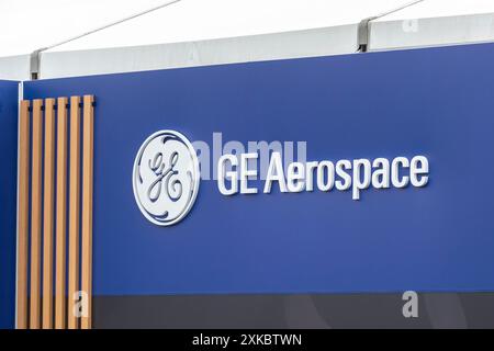 Farnborough, Großbritannien. 22. Juli 2024. Beschilderung für GE Aerospace auf der Farnborough International Airshow, der weltweit führenden Messe für alle Dinge der Luft- und Raumfahrt. Die Veranstaltung wird von der Luft- und Raumfahrt, der Luftfahrt und der Verteidigungsindustrie besucht und findet vom 22. Bis 26. Juli statt. Quelle: Stephen Chung / Alamy Live News Stockfoto