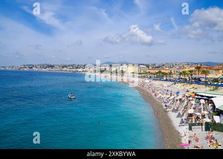 Nizza, Frankreich, August 2019 Panoramablick auf Baie des Anges, Meer und geschäftige Strände. Quelle: Vuk Valcic / Alamy Stockfoto