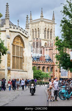 Trinity Street und St John's Street, die zum Trinity College und St John's College, University of Cambridge, England, führen. Stockfoto