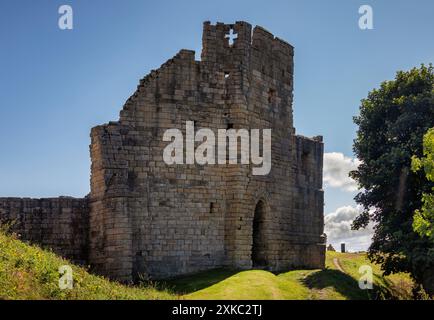 Warkworth, ein Dorf in einer Schleife des Flusses Coquet, mit einer herrlichen mittelalterlichen Burgruine, in Northumberland, England. Stockfoto