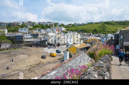 Blick vom Roscarrock Hill über Port Isaac Dorf und Hafen Cornwall England Großbritannien Stockfoto