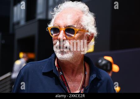 Budapest, Ungarn. Juli 2024. Flavio Briatore läuft am 21. Juli 2024 auf der Hungaroring-Rennstrecke in Mogyorod bei Budapest im Fahrerlager vor dem Großen Preis der Formel 1 von Ungarn. (Kreditbild: © Beata Zawrzel/ZUMA Press Wire) NUR REDAKTIONELLE VERWENDUNG! Nicht für kommerzielle ZWECKE! Stockfoto
