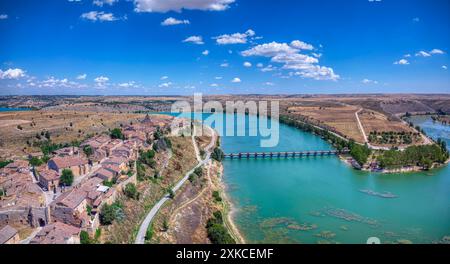 Luftaufnahme der Stadt Maderuelo in der Provinz Segovia, Castilla y Leon. Spanien. Stockfoto