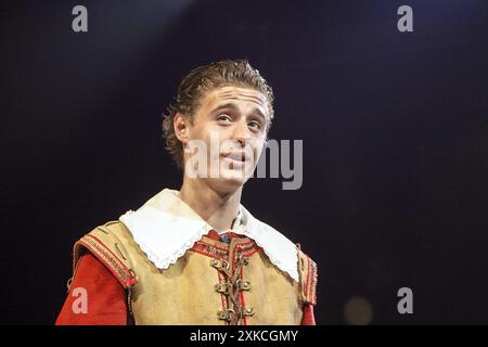 Max Irons (Max Piccolomini) in WALLENSTEIN von Friedrich Schiller am Minerva Theatre, Chichester Festival Theatre, West Sussex, England 29/05/2009, adaptiert von Mike Poulton Design: Robert Innes Hopkins Beleuchtung: James Whiteside Regie: Angus Jackson Stockfoto