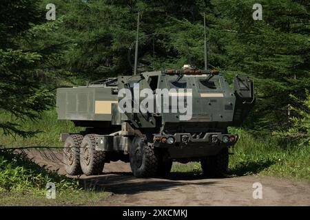 Hokkaido, Japan. Juli 2024. 1st Multi-Domain Task Force (MDTF) der US Army HIMARS (High Mobility Artillery Rocket System) nehmen an der US Army und Japan Ground Self Teil? Militärische Übung der Verteidigungsstreitkräfte 'Orient Shield 24' im Manövriergebiet Yausubetsu in der Präfektur Hokkaido, Japan am Montag, 22. Juli 2024. Foto: Keizo Mori/UPI Credit: UPI/Alamy Live News Stockfoto