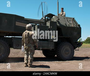 Hokkaido, Japan. Juli 2024. 1st Multi-Domain Task Force (MDTF) der US Army HIMARS (High Mobility Artillery Rocket System) nehmen an der US Army und Japan Ground Self Teil? Militärische Übung der Verteidigungsstreitkräfte 'Orient Shield 24' im Manövriergebiet Yausubetsu in der Präfektur Hokkaido, Japan am Montag, 22. Juli 2024. Foto: Keizo Mori/UPI Credit: UPI/Alamy Live News Stockfoto