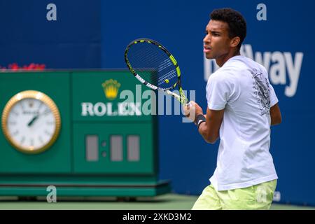 Toronto, ON, Kanada - 5. August 2023: Felix Auger-Aliassime (Kanada) auf einem Gericht während der Trainingsveranstaltung in der National Bank Open in Sobeys Street Stockfoto