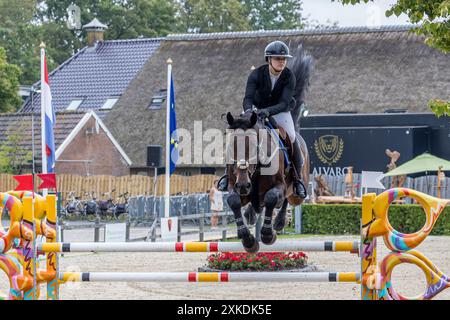 Veeningen, Niederlande. Juli 2024. VEENINGEN, NIEDERLANDE - 21. JULI, amke Bekhuis (NED) beim Springen S21 Gemeente de Wolden Preis - Grand Prix (LR) CSI Zuidwolde 2024 im CH de Wolden 21. Juli 2024 in Veeningen, Niederlande. (Foto: Jaap van der Pijll/Orange Pictures) Credit: Orange Pics BV/Alamy Live News Stockfoto