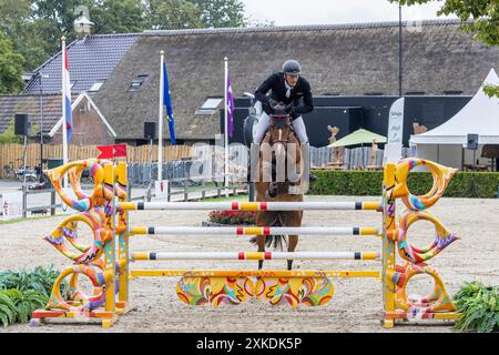 Veeningen, Niederlande. Juli 2024. VEENINGEN, NIEDERLANDE - 21. JULI, Marc Houtzager (NED) beim Springen S21 Gemeente de Wolden Preis - Grand Prix (LR) CSI Zuidwolde 2024 im CH de Wolden 21. Juli 2024 in Veeningen, Niederlande. (Foto: Jaap van der Pijll/Orange Pictures) Credit: Orange Pics BV/Alamy Live News Stockfoto