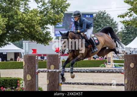 Veeningen, Niederlande. Juli 2024. VEENINGEN, NIEDERLANDE - 21. JULI, Karen Polle (JPN) beim Springen S21 Gemeente de Wolden Preis - Grand Prix (LR) CSI Zuidwolde 2024 im CH de Wolden 21. Juli 2024 in Veeningen, Niederlande. (Foto: Jaap van der Pijll/Orange Pictures) Credit: Orange Pics BV/Alamy Live News Stockfoto