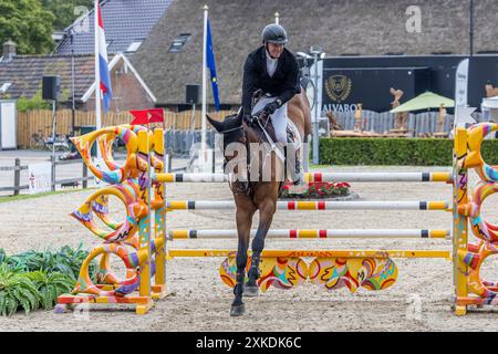 Veeningen, Niederlande. Juli 2024. VEENINGEN, NIEDERLANDE - 21. JULI, Michael Greeve (NED) beim Springen S21 Gemeente de Wolden Preis - Grand Prix (LR) CSI Zuidwolde 2024 im CH de Wolden 21. Juli 2024 in Veeningen, Niederlande. (Foto: Jaap van der Pijll/Orange Pictures) Credit: Orange Pics BV/Alamy Live News Stockfoto