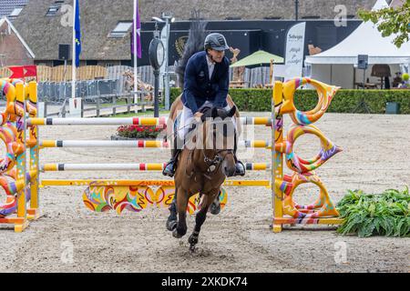 VEENINGEN, NIEDERLANDE, 21. JULI, Mark Bunting (GBR) im Sperrfeuer/Sprungweg beim Springen S21 Gemeente de Wolden Preis - Grand Prix (LR) CSI Zuidwolde 2024 am 21. Juli 2024 in den Niederlanden. (Foto: Jaap van der Pijll/Orange Pictures) Credit: Orange Pics BV/Alamy Live News Stockfoto