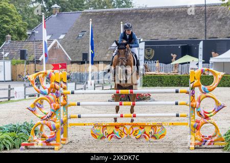 Veeningen, Niederlande. Juli 2024. VEENINGEN, NIEDERLANDE - 21. JULI, Kathrin Müller (DE) beim Springen S21 Gemeente de Wolden Preis - Grand Prix (LR) CSI Zuidwolde 2024 im CH de Wolden 21. Juli 2024 in Veeningen, Niederlande. (Foto: Jaap van der Pijll/Orange Pictures) Credit: Orange Pics BV/Alamy Live News Stockfoto