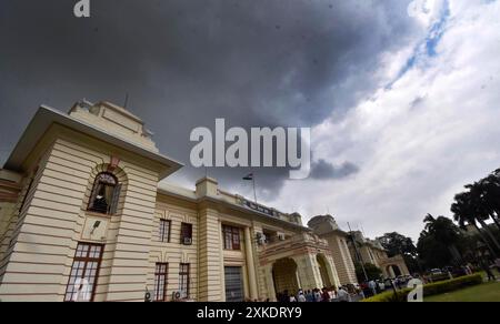 Patna, Indien. Juli 2024. PATNA, INDIEN - 22. JULI: Die schwarze Wolke schwebt während der Monsun Session am 22. Juli 2024 in Patna, Indien. (Foto: Santosh Kumar/Hindustan Times/SIPA USA) Credit: SIPA USA/Alamy Live News Stockfoto