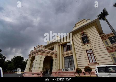 Patna, Indien. Juli 2024. PATNA, INDIEN - 22. JULI: Die schwarze Wolke schwebt während der Monsun Session am 22. Juli 2024 in Patna, Indien. (Foto: Santosh Kumar/Hindustan Times/SIPA USA) Credit: SIPA USA/Alamy Live News Stockfoto