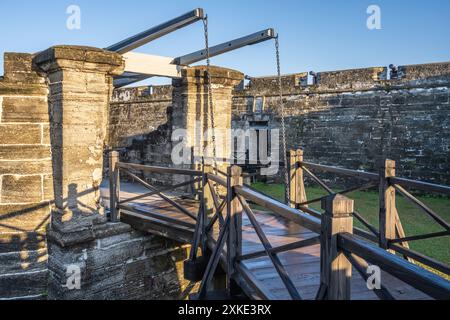 Ravelin Zugbrücke am Castillo de San Marcos (ursprünglich Fort Marion) in der Matanzas Bay in St. Augustine, Florida. (USA) Stockfoto