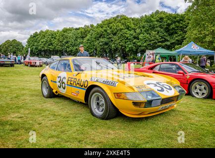 1972 Ferrari Competizione 365 GTB/4 Daytona, Oldtimer, im Pink Flyod Drummer Nick Masons House, Middlewick House, Corsham, Wiltshire, Großbritannien am 8. Juni Stockfoto