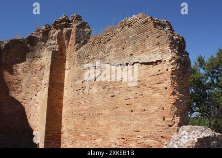 Der „Tempel“ an den Ruinen der römischen Stadt Milreu in der Nähe von Faro an der Algarve in Portugal Stockfoto