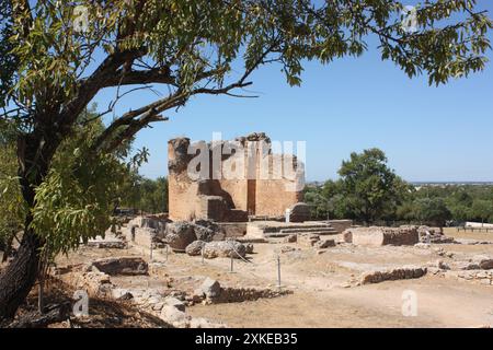 Der „Tempel“ an den Ruinen der römischen Stadt Milreu in der Nähe von Faro an der Algarve in Portugal Stockfoto