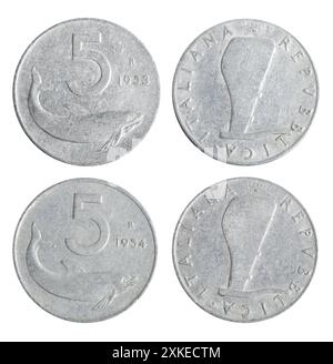 Isoliertes Foto von 5 italienischen 1953- und 1954-Lire-Aluminiummünzen der Republica Italiana 1946-2001 auf weißem Hintergrund. Stockfoto