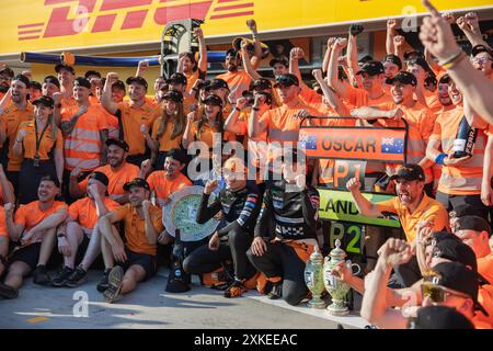 Hungaroring, Mogyorod, Ungarn. 21.Juli 2024; Oscar Piastri und Lando Norris McLaren F1-Team feiern 1-2 beim Grand Prix der Formel 1 von Ungarn Guthaben: Jay Hirano/AFLO/Alamy Live News Stockfoto