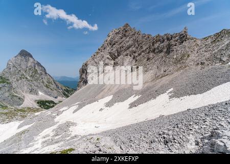 Bergtour zum vorderen Drachenkopf in den Mieminger Bergen bei Ehrwald in der Tiroler Zugspitz Arena Stockfoto