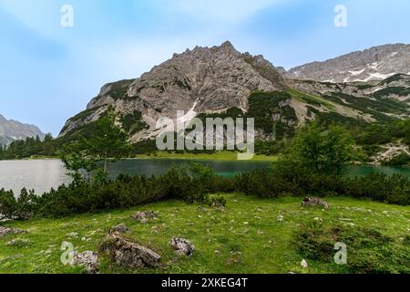 Bergtour zum vorderen Drachenkopf in den Mieminger Bergen bei Ehrwald in der Tiroler Zugspitz Arena Stockfoto