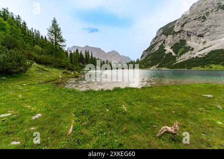 Bergtour zum vorderen Drachenkopf in den Mieminger Bergen bei Ehrwald in der Tiroler Zugspitz Arena Stockfoto