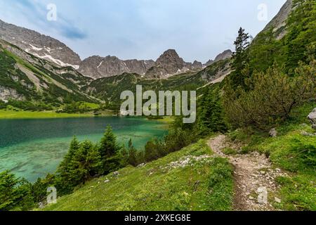 Bergtour zum vorderen Drachenkopf in den Mieminger Bergen bei Ehrwald in der Tiroler Zugspitz Arena Stockfoto