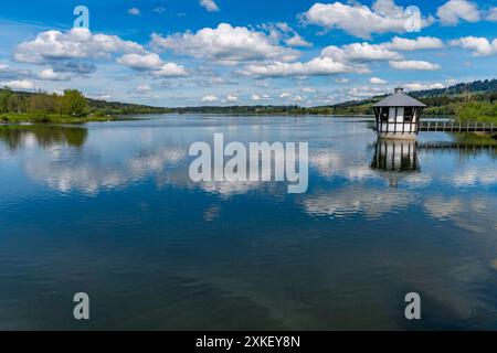 Schöne Wanderung entlang des Rottachsees mit Schluchtweg zur Burgkranzegg Ruine im Allgau Stockfoto