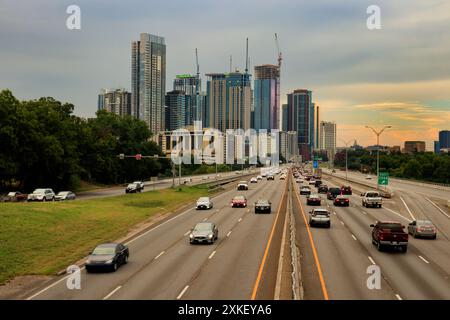 Stadtbild und Verkehr auf einer Autobahn in Austin Texas Stockfoto