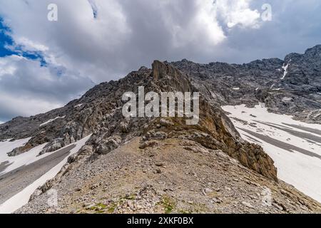 Panoramatour in Ehrwald über das Tajatorl zum Drachensee, Coburger Hütte und Seebensee in der Tiroler Zugspitz Arena Stockfoto