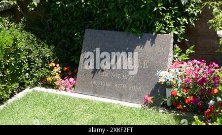 22. Juli 2024 Schauspieler Peter Falk Grave im Pierce Brothers Westwood Village Memorial Park am 22. Juli 2024 in Los Angeles, Kalifornien, USA. Foto: Barry King/Alamy Stock Photo Stockfoto