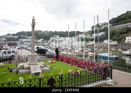 Looe Cornwall, kornische Küstenstadt mit Denkmal und Erinnerung an den Ersten Weltkrieg, England, Großbritannien, 2023 Stockfoto